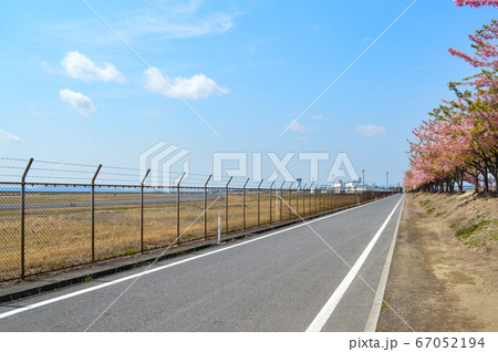 飛行場のフェンス 67052194