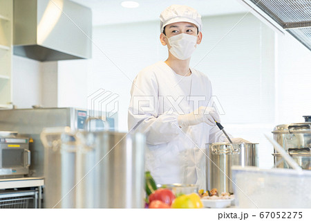 男性調理師　給食センター　厨房 67052275