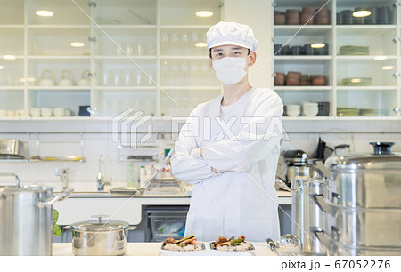 男性調理師 給食センター 厨房 男性調理師 給食センター 厨房 67052276