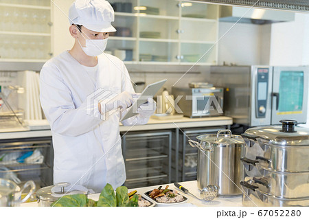 男性調理師　給食センター　厨房 67052280