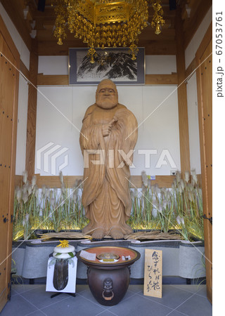 大宮山東光寺 山門の菩提達磨大和尚像の写真素材 [67053761] - PIXTA