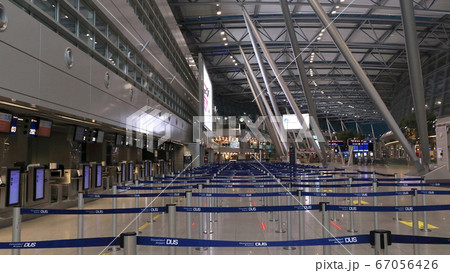 Incredible - Dusseldorf Airport is empty! 67056426