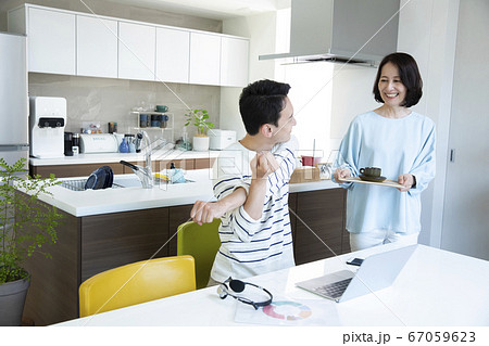在宅勤務　実家　母と息子　二世帯住宅 67059623