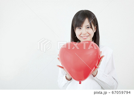 ハートを持つ女子高校生 ハートを持つ女子高校生 67059794