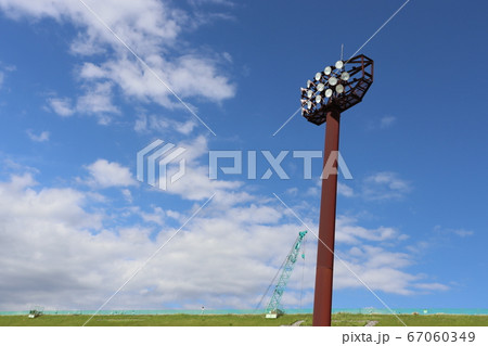 照明塔 と 空 照明塔 と 空 67060349