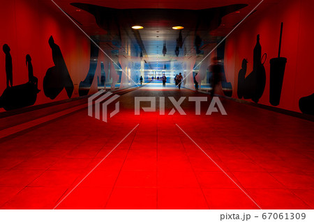 名古屋市の地下通路　ルーセントアベニュー　【愛知県】 67061309