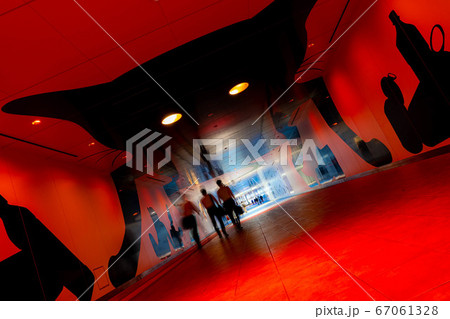 名古屋市の地下通路　ルーセントアベニュー　【愛知県】 67061328