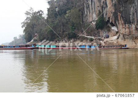 メコン川、ナムウー川とパークウー洞窟風景 メコン川、ナムウー川とパークウー洞窟風景 67061857