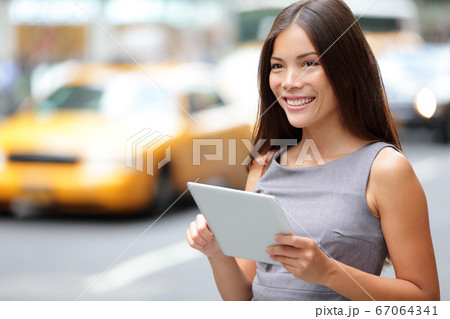 Tablet computer business woman in New York City Tablet computer business woman in New York City 67064341