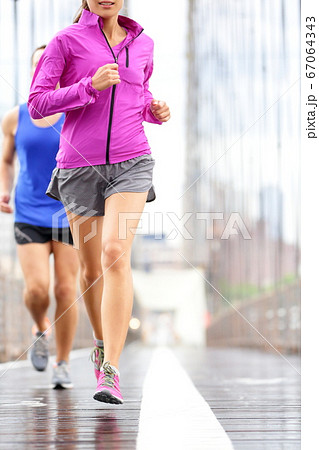 Running people - couple jogging in New York City 67064343