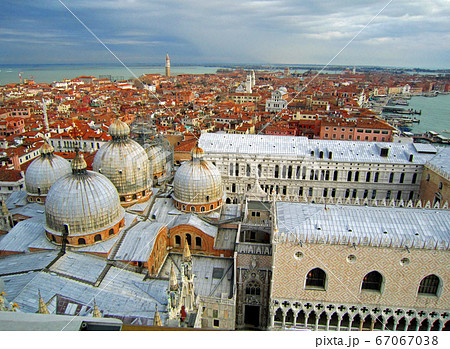 ヴェネツィアの街並み ヴェネツィアの街並み 67067038