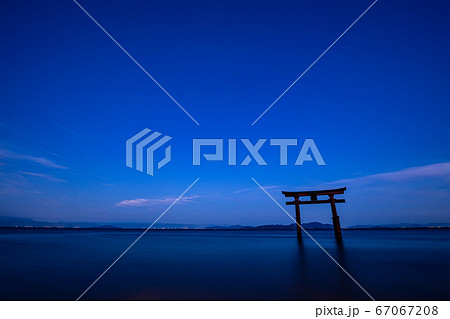 (滋賀県)白髭神社大鳥居 夏至の頃 夕景 (滋賀県)白髭神社大鳥居 夏至の頃 夕景 67067208