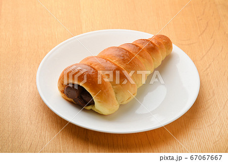 菓子パン　チョココロネ 67067667