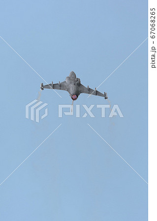 スウェーデン空軍JAS39Cグリペン垂直上昇 スウェーデン空軍JAS39Cグリペン垂直上昇 67068265