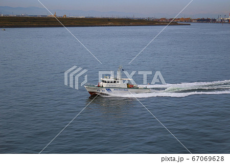 愛知県の所属未定地 ポートアイランド沖をパトロールする巡視船 愛知県の所属未定地 ポートアイランド沖をパトロールする巡視船 67069628