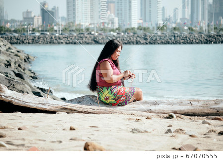 Indigenous Woman Weaving Coaster For Tourists In Panama 67070555