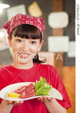 焼肉屋の店員 焼肉屋の店員 67070927