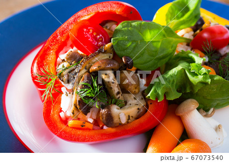 Stuffed bell peppers 67073540