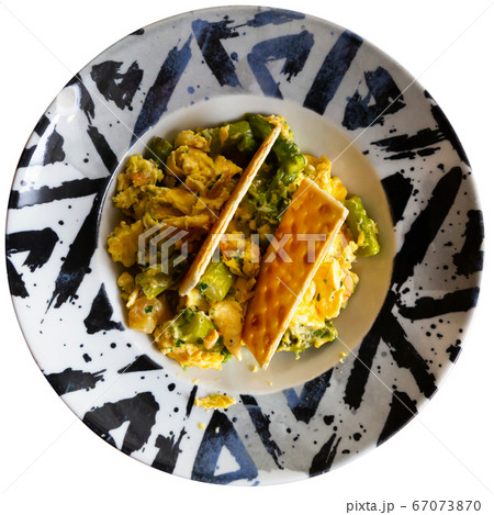 Scrambled eggs with prawns and asparagus 67073870