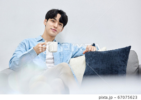 男 男性 男の子 67075623