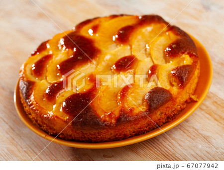 Image of delicious apple pie at plate 67077942