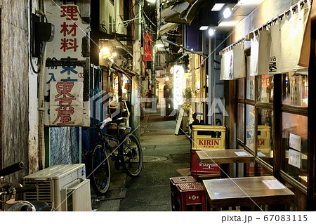 高円寺 風情を感じる飲み屋街 東京都杉並区の写真素材