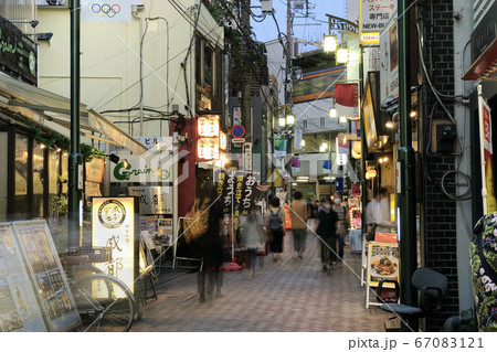高円寺中通り商店街　東京都杉並区 67083121