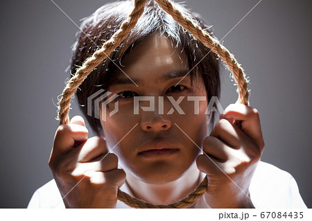 首吊り自殺 67084435