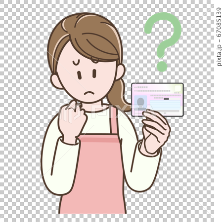マイナンバーカードを持って悩む主婦のイラスト 67085139