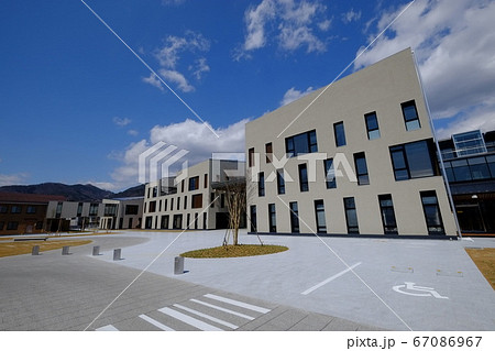 長野県立大学本館と駐車場 長野県立大学本館と駐車場 67086967