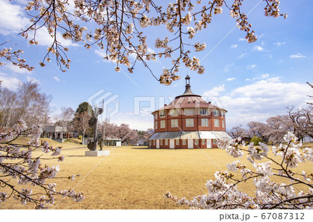 【山梨県北杜市】桜満開の清春芸術村とラ・リューシュ 【山梨県北杜市】桜満開の清春芸術村とラ・リューシュ 67087312