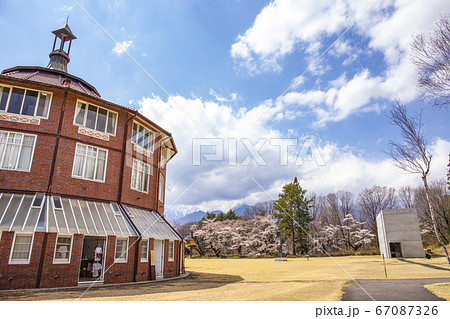 【山梨県北杜市】桜満開の清春芸術村とラ・リューシュ・南アルプス 【山梨県北杜市】桜満開の清春芸術村とラ・リューシュ・南アルプス 67087326