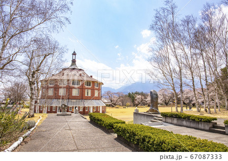 【山梨県北杜市】桜満開の清春芸術村 【山梨県北杜市】桜満開の清春芸術村 67087333