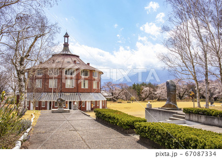 【山梨県北杜市】桜満開の清春芸術村 67087334