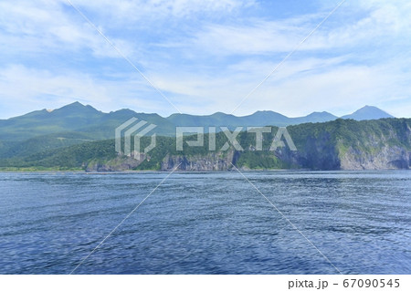 遊覧船からの知床半島北岸と知床連山 遊覧船からの知床半島北岸と知床連山 67090545