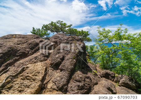 御前山山頂の岩場（山梨県大月市） 67090703