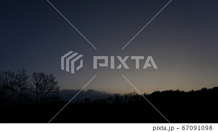 夜明けの地平線 67091098