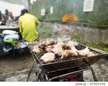 山で調理するBBQ炭火高級和牛焼肉【ホルモン】 67091546