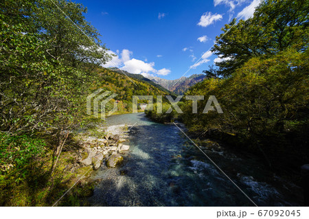 上高地　田代橋より穂高連峰を望む 67092045