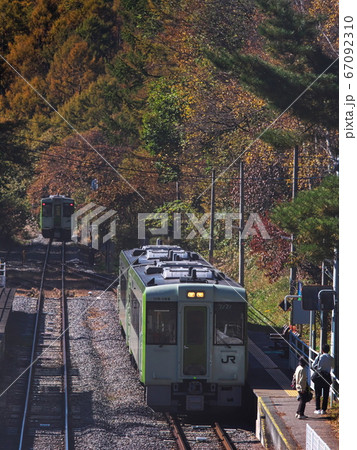 紅葉と高原列車 紅葉と高原列車 67092310