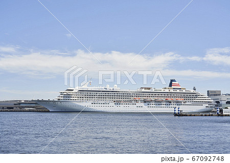 大さん橋に停泊中の飛鳥Ⅱ 大さん橋に停泊中の飛鳥Ⅱ 67092748