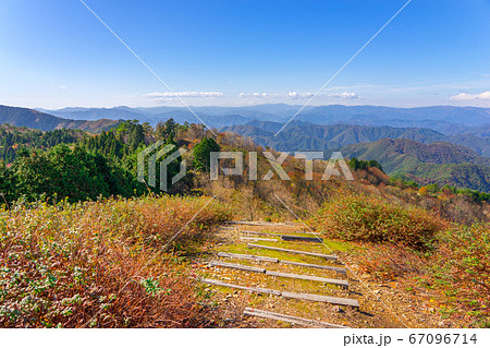関西百名山、紅葉に染まる東床尾山頂上！（兵庫県朝来市和田山町）※作品コメント欄に撮影位置 67096714