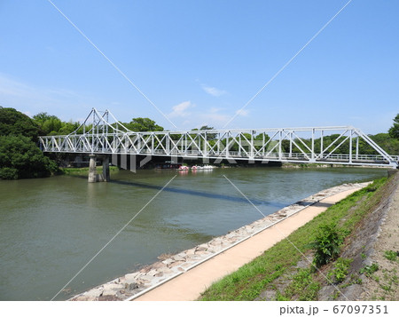 岡山城と岡山後楽園を連絡する鋼橋「月見橋」 67097351