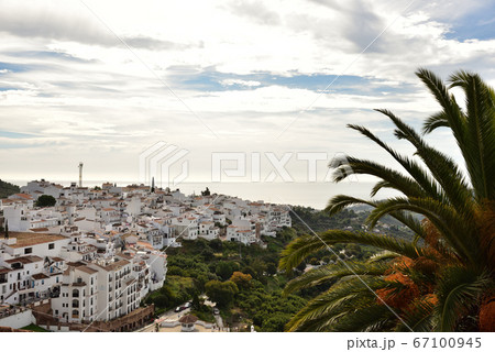 白い村、フリヒリアナ、スペイン 67100945