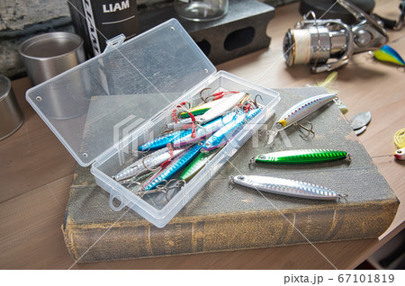 ルアーケースと大量のルアー 67101819