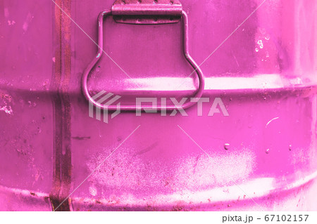 Pink color can Pink color can 67102157