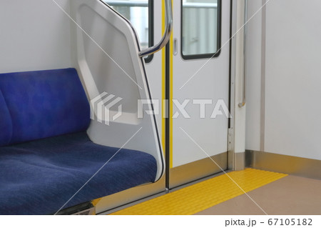 電車の車内 イメージ 電車の車内 イメージ 67105182