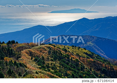 箱根・明神ヶ岳から見る伊豆大島 箱根・明神ヶ岳から見る伊豆大島 67106414