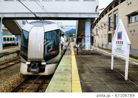 南会津の終着駅・会津田島駅に停車する特急リバティ 南会津の終着駅・会津田島駅に停車する特急リバティ 67106789
