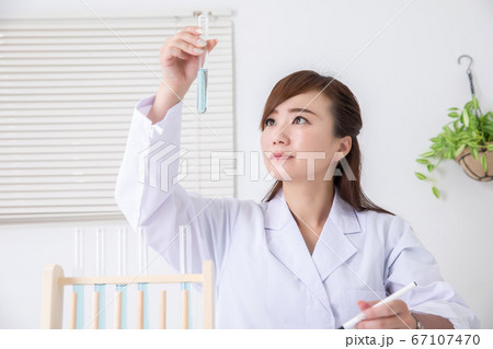 研究・科学者イメージ 研究・科学者イメージ 67107470